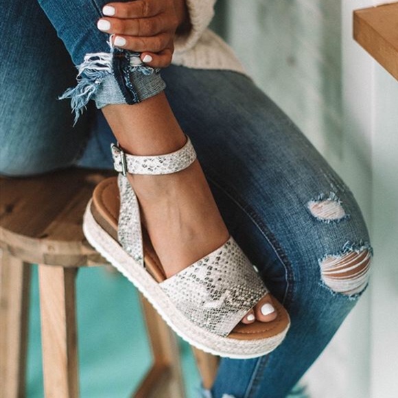 🆕 Esmerelda Snake Print Platform Espadrille - Picture 2 of 8